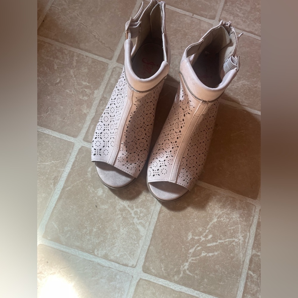 Toe Cut Heels - Picture 5 of 7